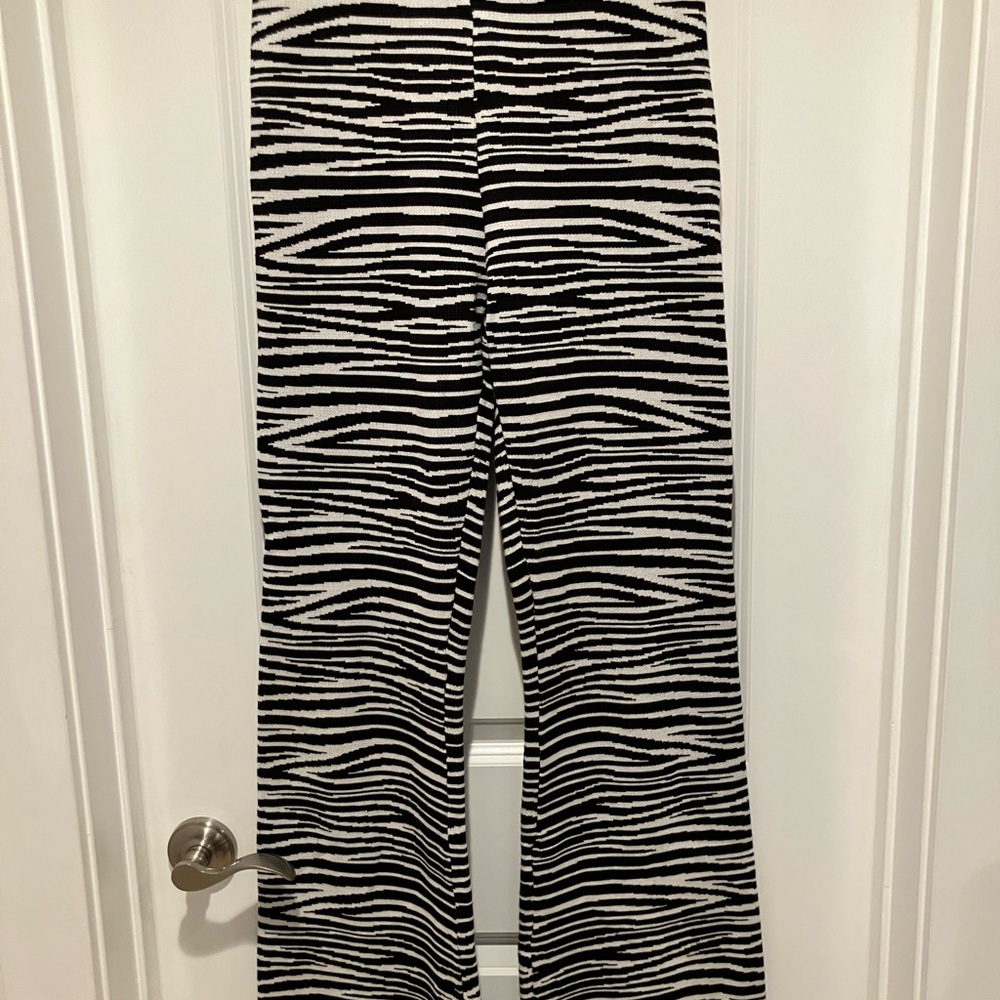 3/$18 Black white zebra striped pattern knit sweater leggings pants - Picture 2 of 6